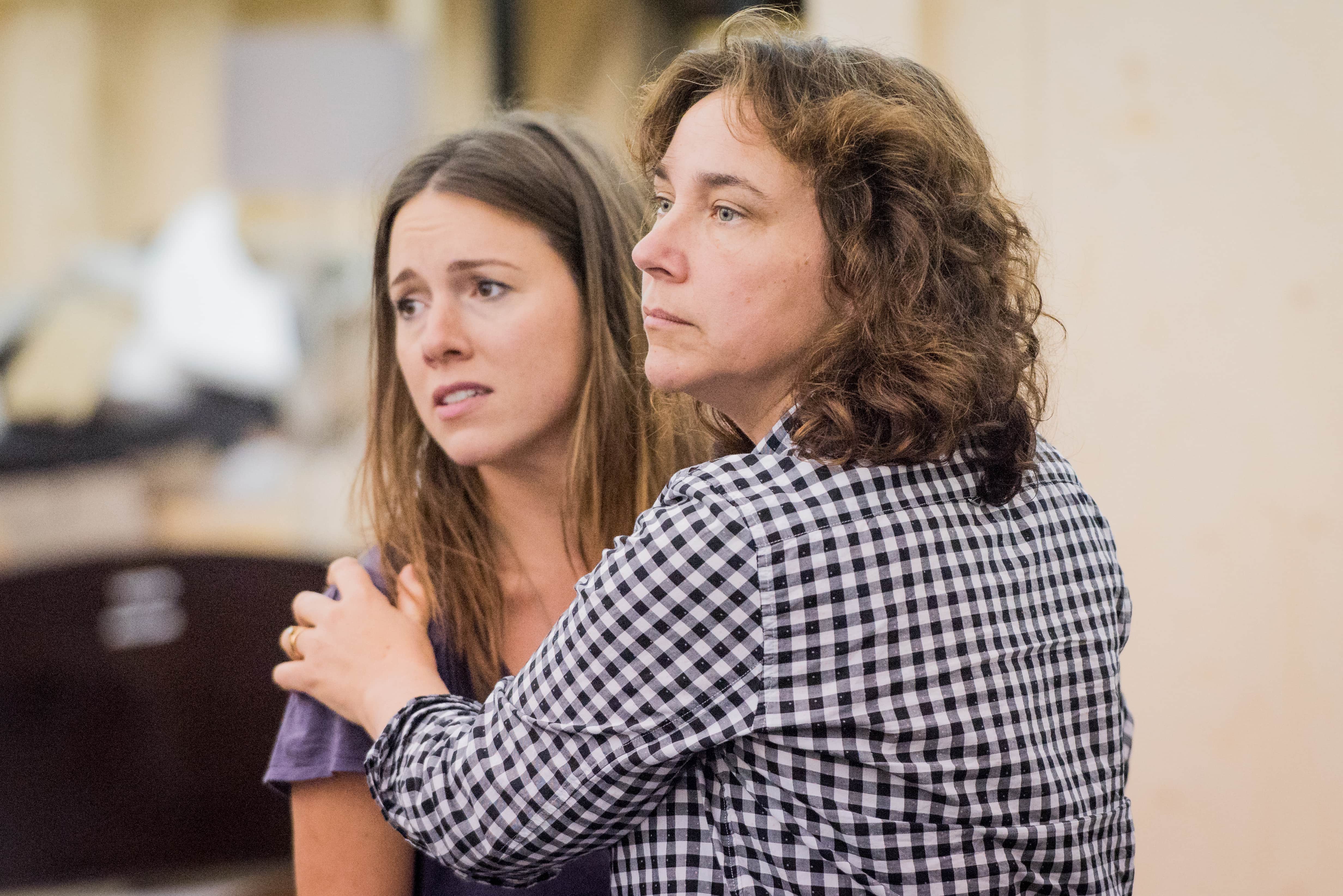 Zerlina (Mary Bevan) and Donna Elvira (Christine Rice) in rehearsal